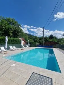 Chalet bord de lac avec piscine - Cholonge