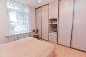 Central Family Apt 70 m2 with free Parking & Private Entrance