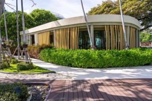 2-Bedrooms SeaViewCondo 1120 CicadaMarket