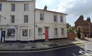 Aylesbury Studio Apartment 6 with parking