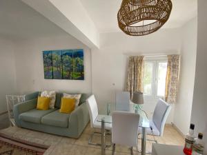 Villa Jasmine, Sea and Mountain View in peaceful hamlet