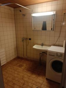 1BR Apartment M6 with sauna, big balcony,free parking