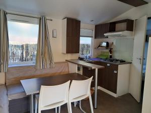 Bungalow 4 personnes sur sur propriété privée au calme à 10 mn des plages de Sainte Maxime