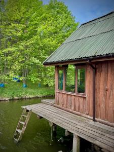 Leśna Chatka z prywatnym stawem, jezioro, sauna
