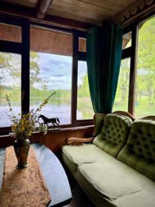 Leśna Chatka z prywatnym stawem, jezioro, sauna