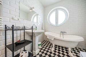 Pomorskie Apartamenty Bernadowska B&W