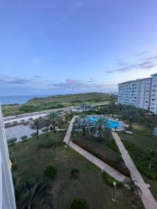 Location,Stunning Views,Pool, Fast WiFi& Cozy Apt