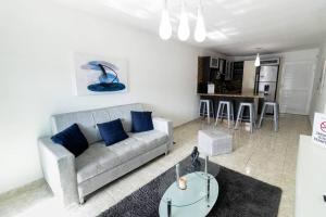 Location,Stunning Views,Pool, Fast WiFi& Cozy Apt
