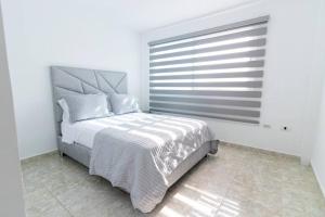 Location,Stunning Views,Pool, Fast WiFi& Cozy Apt