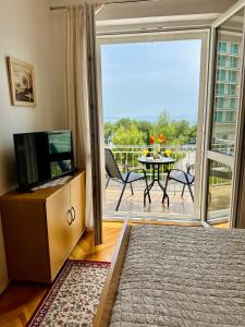 Spacious family apartment near the beach