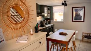 Maisons de vacances Maison de village avec jardin a 3 km des plages. : photos des chambres