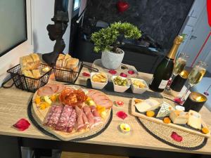 Appartements Logement Romantique Jacuzzi spa : photos des chambres