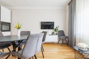 Cozy 2-bedroom house with parking slots