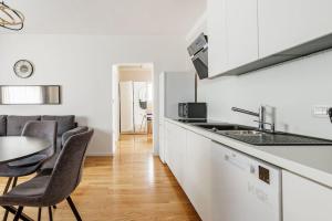 Cozy 2-bedroom house with parking slots