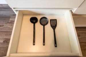 21 - Cozy new studio, Movie screen