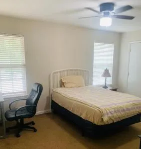 Private Cozy Lock Room 1 - Cypress