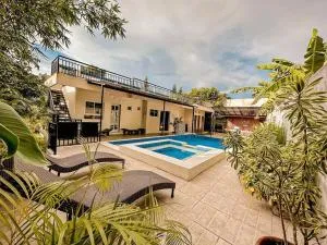 Serenity Spot Resorts - Private Resort near Tagaytay - Amadeo