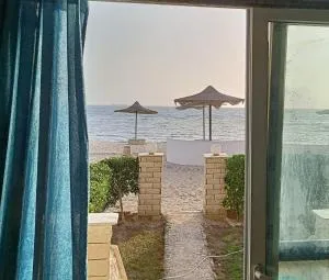 شاليه سياحي مكيف صف أول علي البحر مباشره ومكيف وبحديقه خاصه - 拉斯马塔尔玛