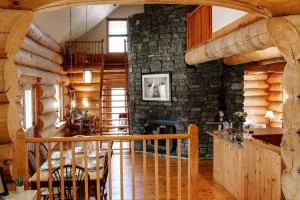 Cedar Crest Lodge Lake on the Mountain Resort - Tweed