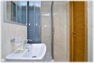 Yaroslaviv val apartment