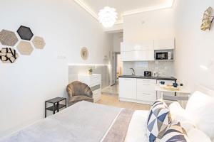 Ultra Central - NEW - Comfy Studio