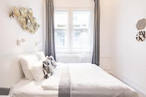 Ultra Central - NEW - Comfy Studio