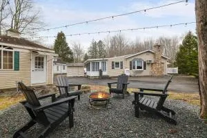 Kayaks, hot tub & more by lake! - Thornhurst