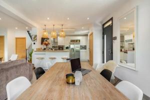 Villas JO 2024 - Maison d-architecte avec jardin : photos des chambres