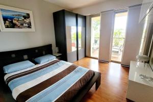 Duplex Apartment, Sea View and Swimming Pool