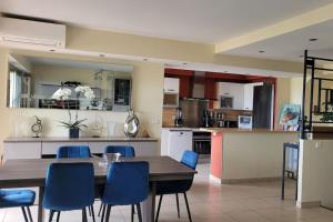 Duplex Apartment, Sea View and Swimming Pool