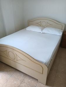 Deluxe groundfloor apartment with beautiful garden for long term rental