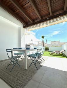 Casa a 500m Playa Atlanterra, Piscina y Parking, 6pax