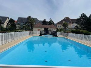 Maisons de vacances L-ALOUETTE maison 4/5pers PISCINE/MER Cabourg a pied : photos des chambres