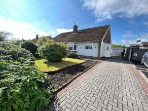 Alton Towers/Foxfield & Oak Barns/Peak District - Cheddleton