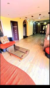 Spacious 4bhk near airport - premium stay
