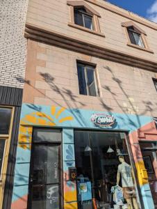 2 Bedrooms, 1 Sofa bed and 1,5 Bathrooms, Renovated Apartment in the Heart of Plateau Mont-Royal