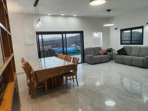 וילה גדולה עם נוף מטורף בבית שמש - 内韦伊兰