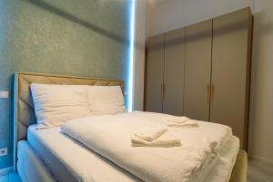 Designer City Oasis 5 star Location Hot Tub View