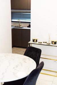 Designer City Oasis 5 star Location Hot Tub View