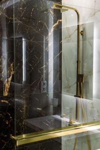 Designer City Oasis 5 star Location Hot Tub View