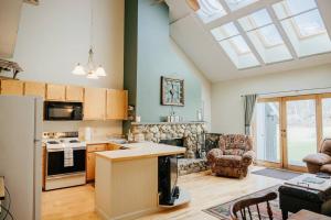 NEW! Townhouse - Tenney Mountain Resort