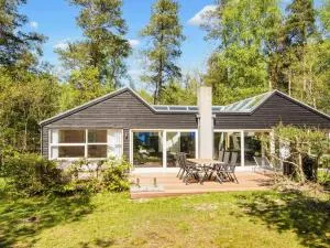 Four-Bedroom Holiday home in Glesborg 15 - Fjellerup