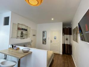 Appartements Chez Jean-Yves et Zoe - LE CARPE DIEM - Au calme, Tres propre, Proche parkings : photos des chambres