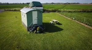 Maple Hut Four Acre Farm - Erpingham