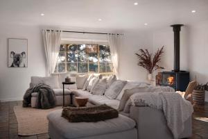 Sunset Retreat - 4 bedroom home with sunset views