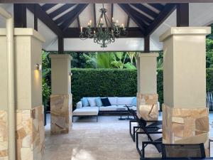 AQUA Beachfront Villa Port Douglas