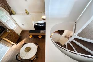 Mezzanine Magic, Bondi Junction