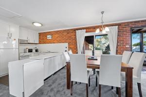 Sponars Onshore - 2BR Apartment l Pet-Friendly l WiFi l Air-Con l Fenced Backyard