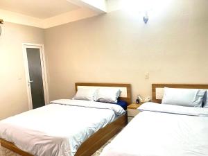 Nhà 3 Phòng Ngủ (Three-Bedroom House)