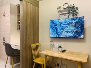 1BR Condotel with Balcony at FAME Residences #FM27